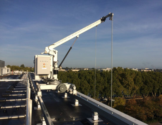 Rénovations de toitures et terrasses d'un bâtiment.